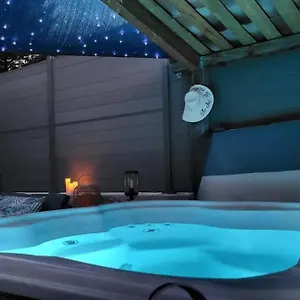 https://entre-ciel-et-mer-lantre-deux-pierres-jacuzzi-exterieur.fr-provencehotel.com